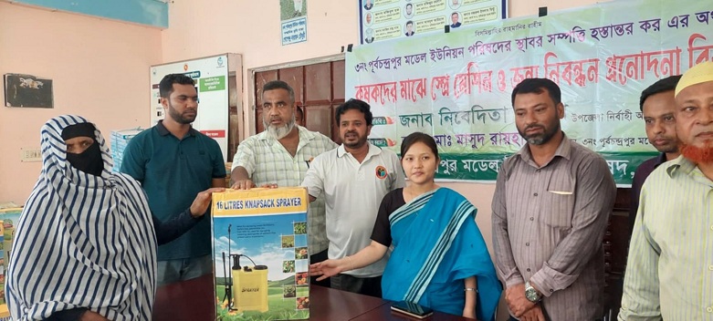 দাগনভূঞায় কৃষকদের মাঝে স্প্রে মেশিন ও জন্ম নিবন্ধন প্রনোদনা বিতরণ